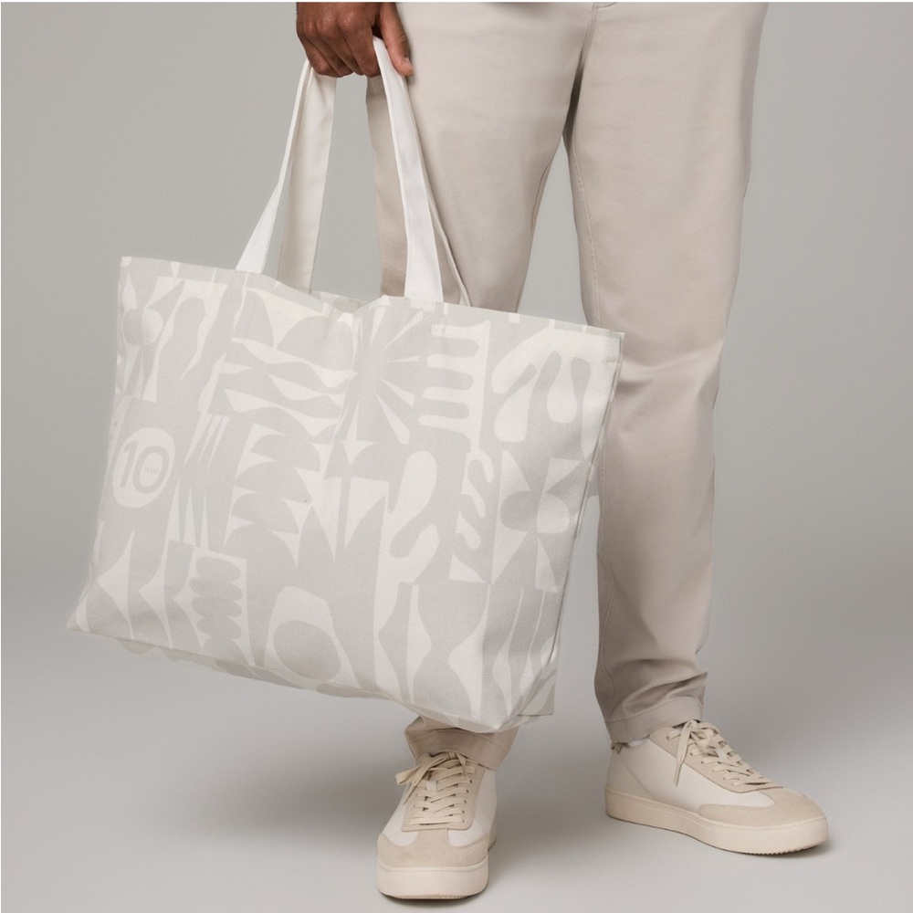 Vuori Tote Bag NWT